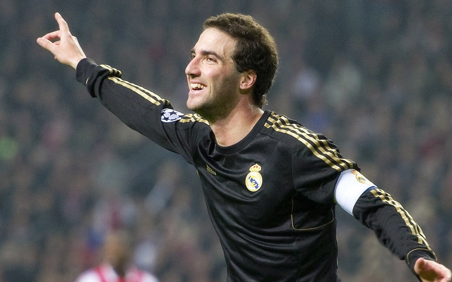 开云体育-逆天！威廉姆斯神策略终结红色王朝，塞恩斯带队奇迹献给围场最伟大的逆袭